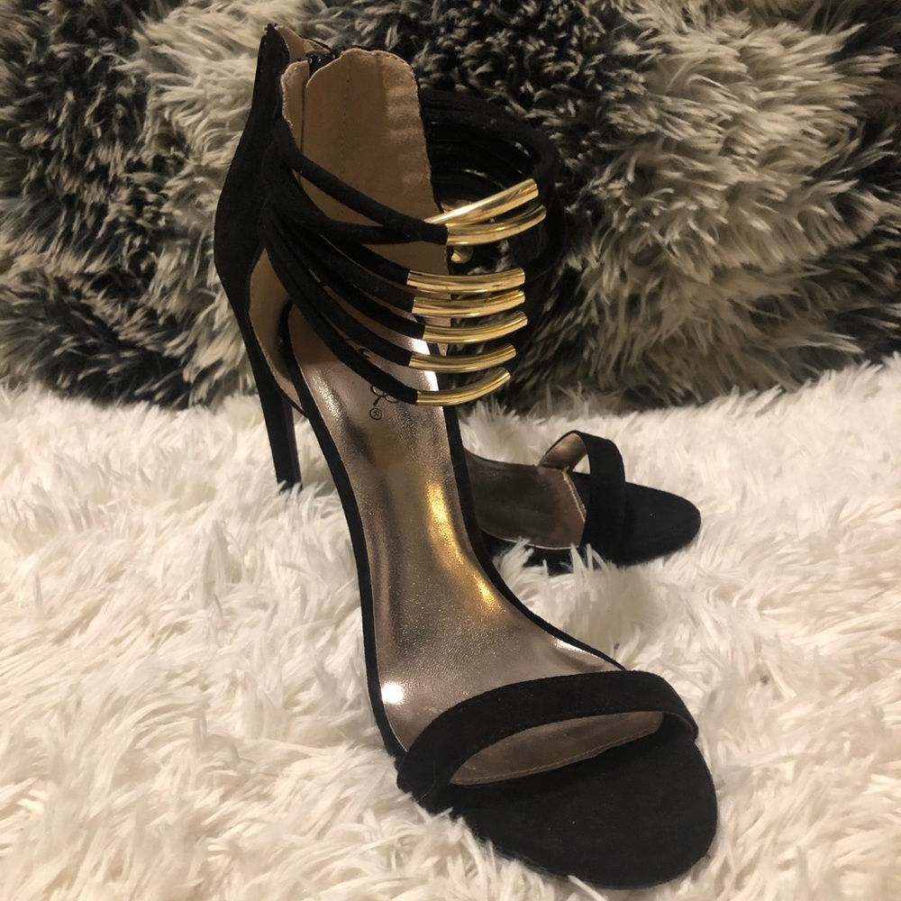 Brand New Size 7 Black Qupid Heels